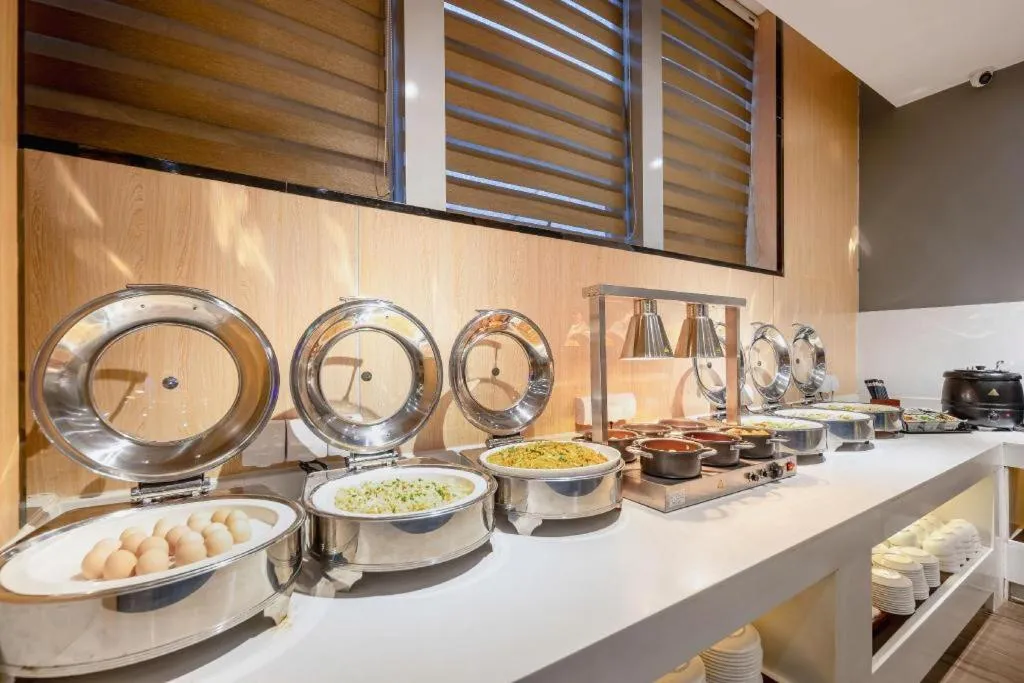 Borrman Hotel Fangchenggang High-speed Railway North Station Crystal International