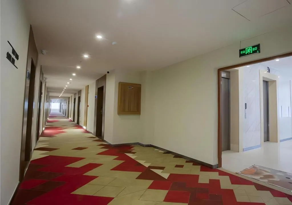 Borrman Hotel Fangchenggang High-speed Railway North Station Crystal International