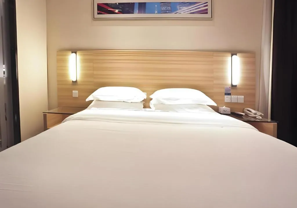 Bed in City Comfort Inn Wuhan Jiqing Street Dazhi Road Metro Station