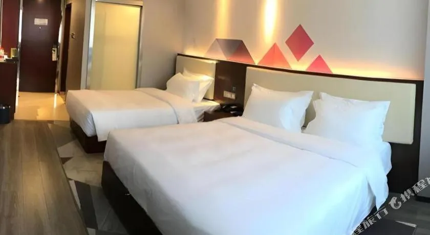 Bed in Borrman Hotel Guangzhou Railway Station Sanyuanli Metro Station