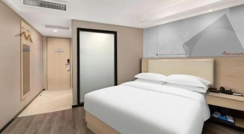 Bed in Borrman Hotel Guangzhou Railway Station Sanyuanli Metro Station