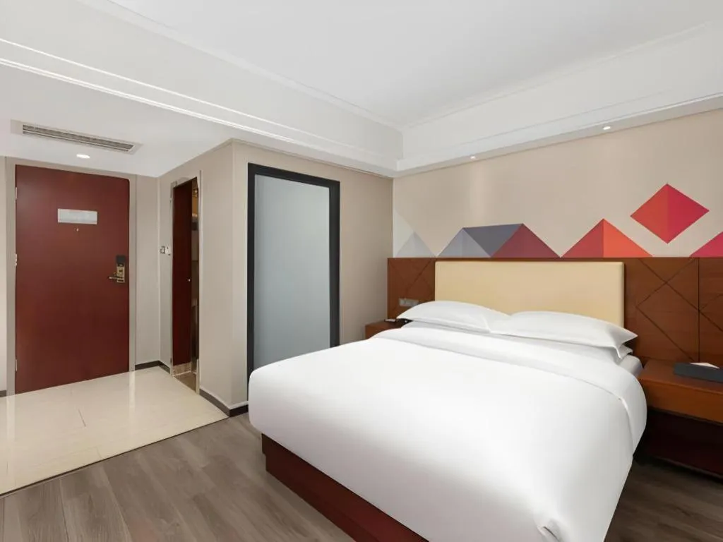 Bed in Borrman Hotel Guangzhou Railway Station Sanyuanli Metro Station