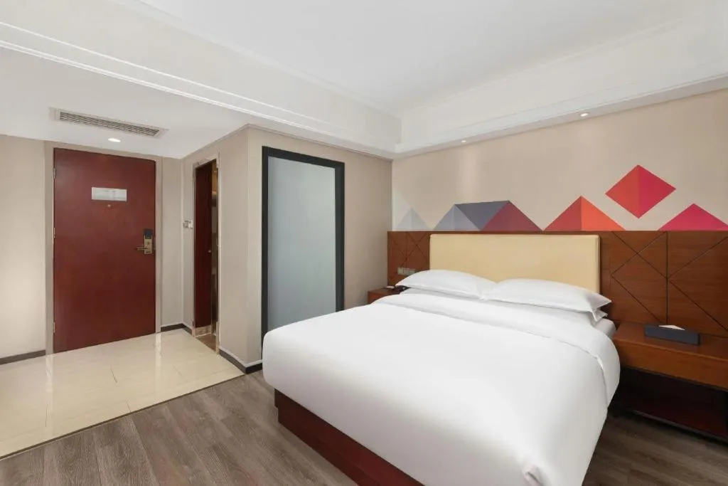 Bed in Borrman Hotel Guangzhou Railway Station Sanyuanli Metro Station