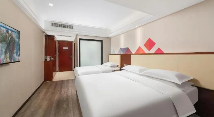 Bed in Borrman Hotel Guangzhou Railway Station Sanyuanli Metro Station