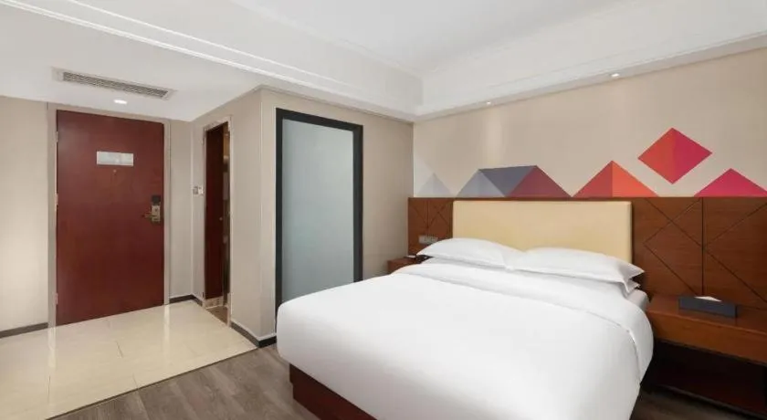 Bed in Borrman Hotel Guangzhou Railway Station Sanyuanli Metro Station