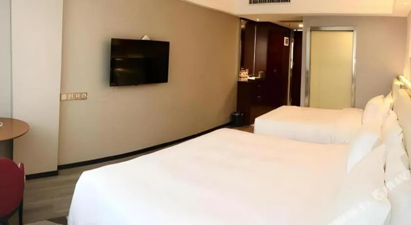 Bed in Borrman Hotel Guangzhou Railway Station Sanyuanli Metro Station