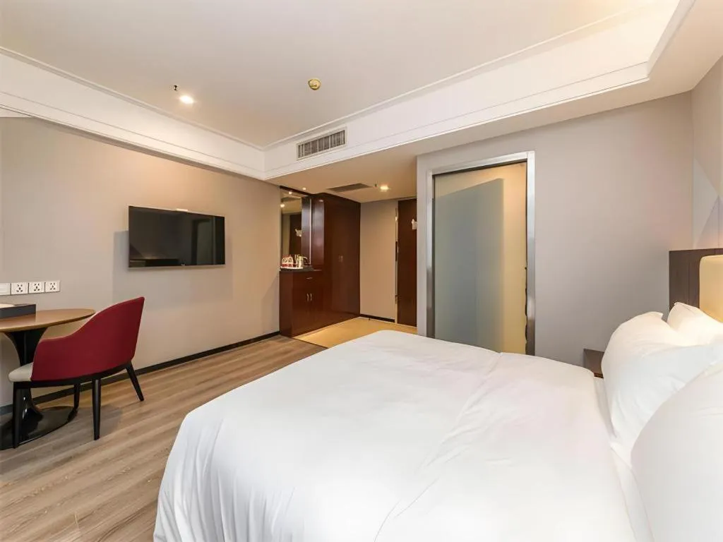 Bed in Borrman Hotel Guangzhou Railway Station Sanyuanli Metro Station