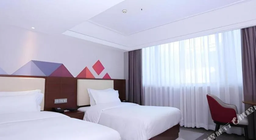 Bed in Borrman Hotel Guangzhou Railway Station Sanyuanli Metro Station