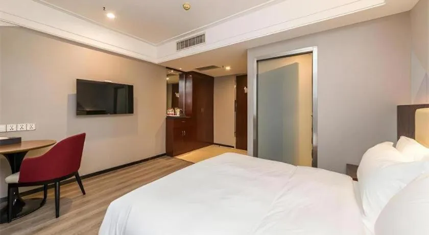 Bed in Borrman Hotel Guangzhou Railway Station Sanyuanli Metro Station