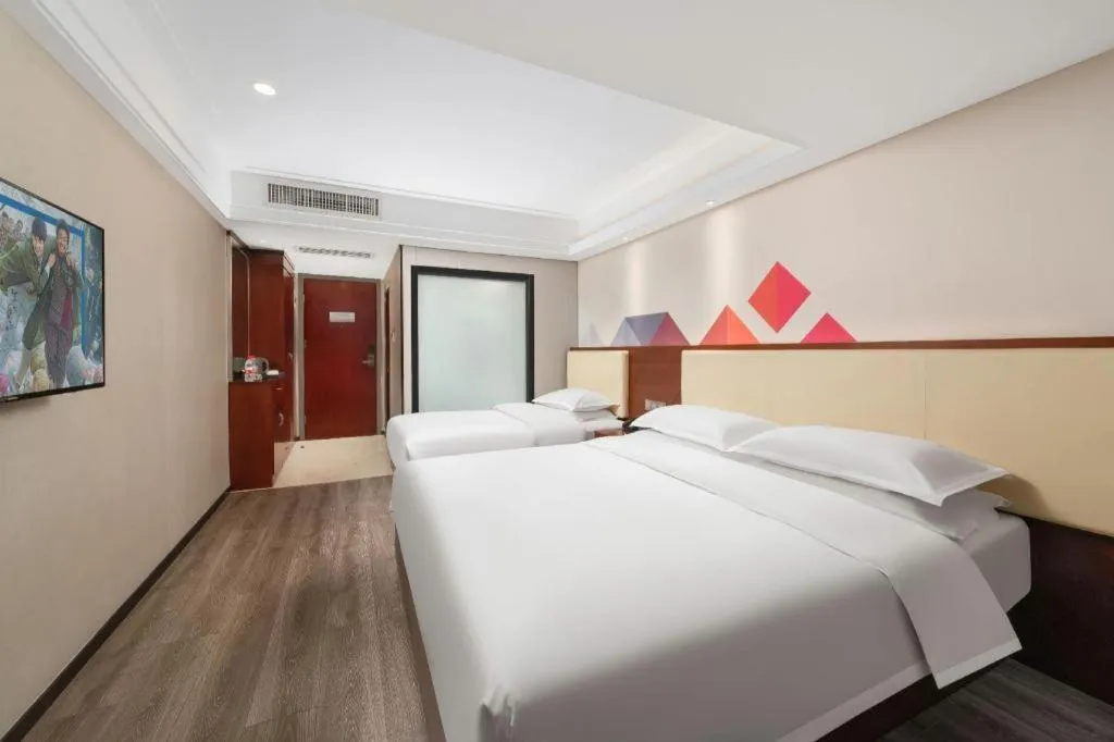 Bed in Borrman Hotel Guangzhou Railway Station Sanyuanli Metro Station