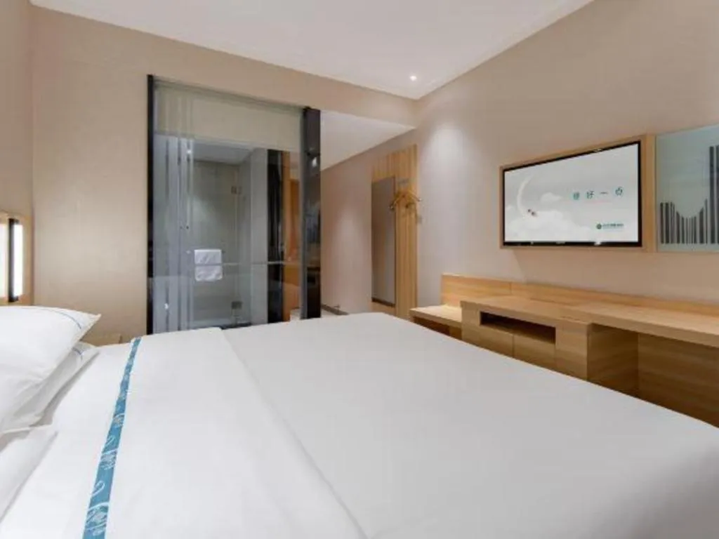 Bed in City Comfort Inn Shanghai International Automobile City Tongji University