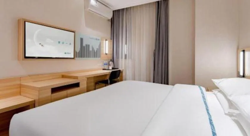 Bed in City Comfort Inn Shanghai International Automobile City Tongji University