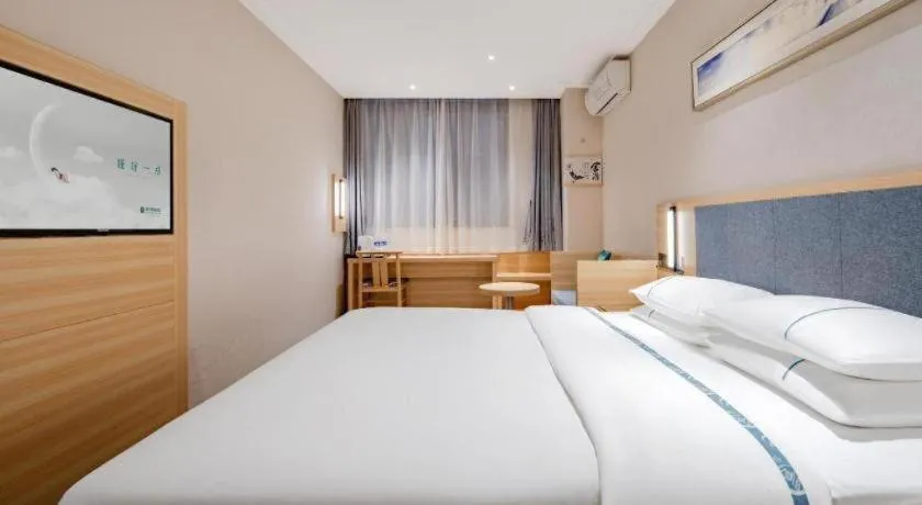 Bed in City Comfort Inn Shanghai International Automobile City Tongji University