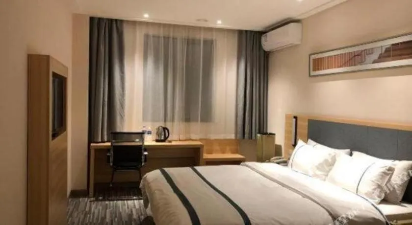 Bed in City Comfort Inn Shanghai International Automobile City Tongji University