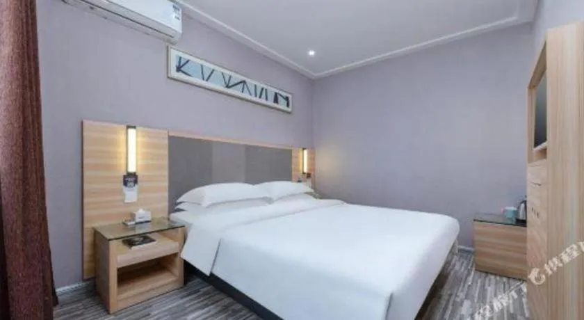 Bed in City Comfort Inn Shanghai International Automobile City Tongji University