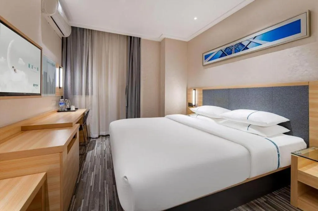 Bed in City Comfort Inn Shanghai International Automobile City Tongji University