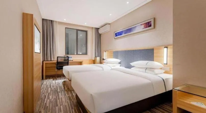 Bed in City Comfort Inn Shanghai International Automobile City Tongji University