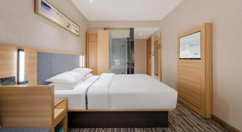 Bed in City Comfort Inn Shanghai International Automobile City Tongji University