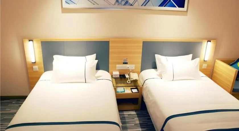 Bed in City Comfort Inn Shanghai International Automobile City Tongji University