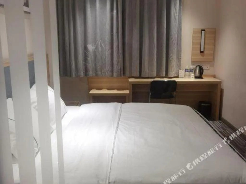 Bed in City Comfort Inn Shanghai International Automobile City Tongji University