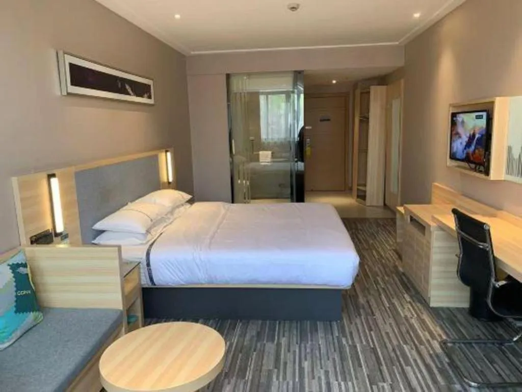 Bed in City Comfort Inn Shanghai International Automobile City Tongji University