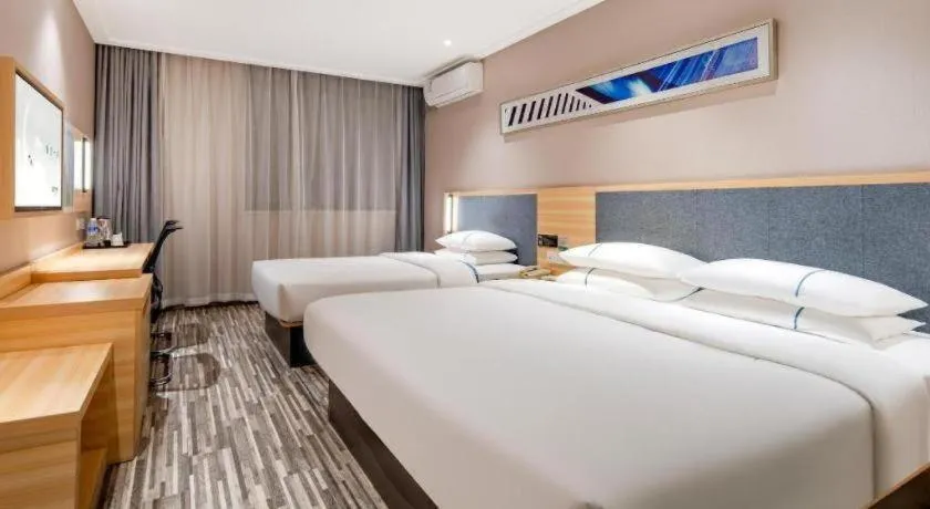 Bed in City Comfort Inn Shanghai International Automobile City Tongji University