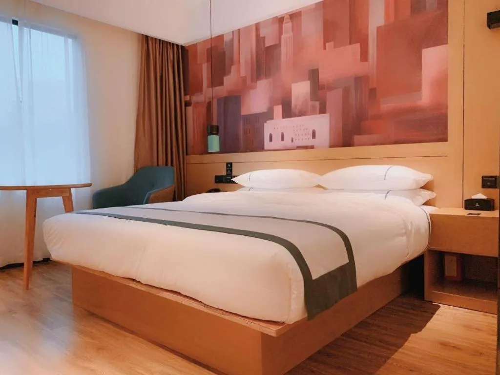 Bed in City Comfort Inn Shenzhen Exhibition Center North Huaqiang Metro Station