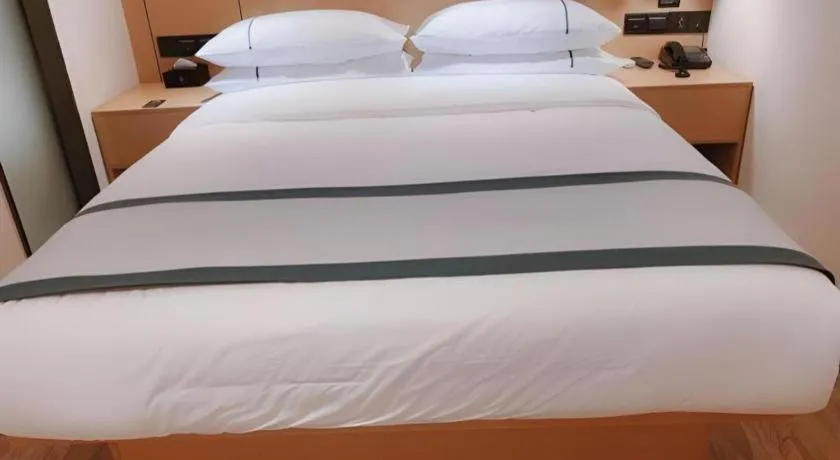 Bed in City Comfort Inn Shenzhen Exhibition Center North Huaqiang Metro Station