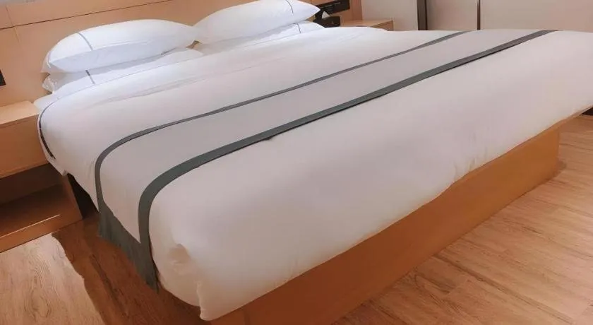 Bed in City Comfort Inn Shenzhen Exhibition Center North Huaqiang Metro Station