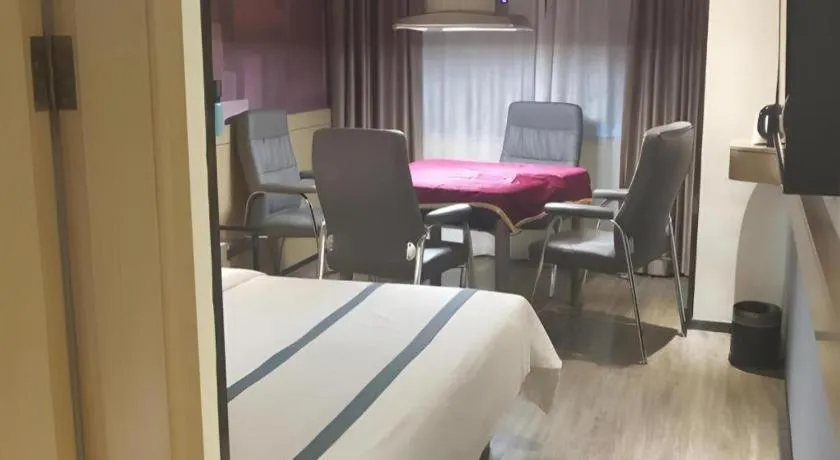 Bed in City Comfort Inn Shenzhen Exhibition Center North Huaqiang Metro Station