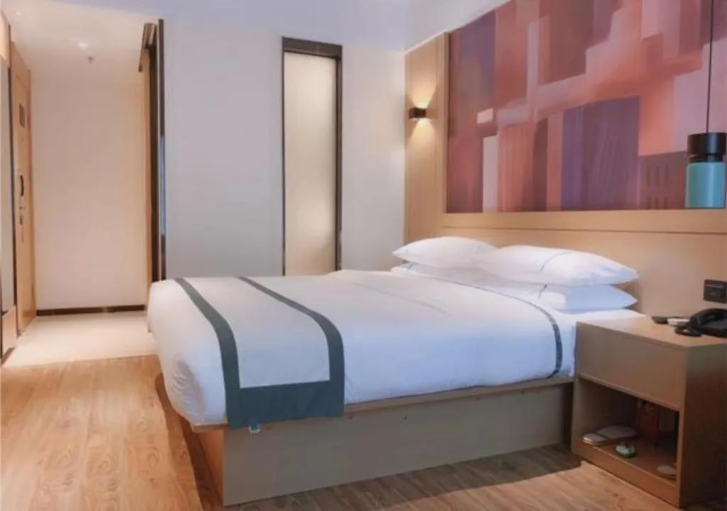 Bed in City Comfort Inn Shenzhen Exhibition Center North Huaqiang Metro Station