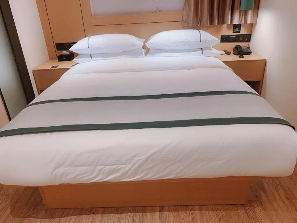 Bed in City Comfort Inn Shenzhen Exhibition Center North Huaqiang Metro Station