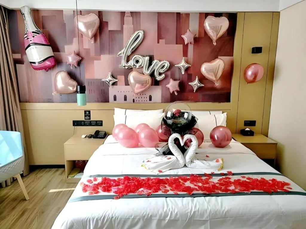 Bed in City Comfort Inn Shenzhen Exhibition Center North Huaqiang Metro Station