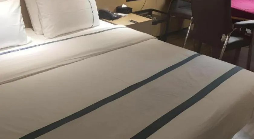 Bed in City Comfort Inn Shenzhen Exhibition Center North Huaqiang Metro Station