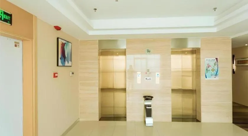 JTOUR Inn Yizhou Hechi College Pedestrian Street