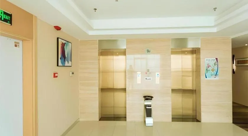 JTOUR Inn Yizhou Hechi College Pedestrian Street