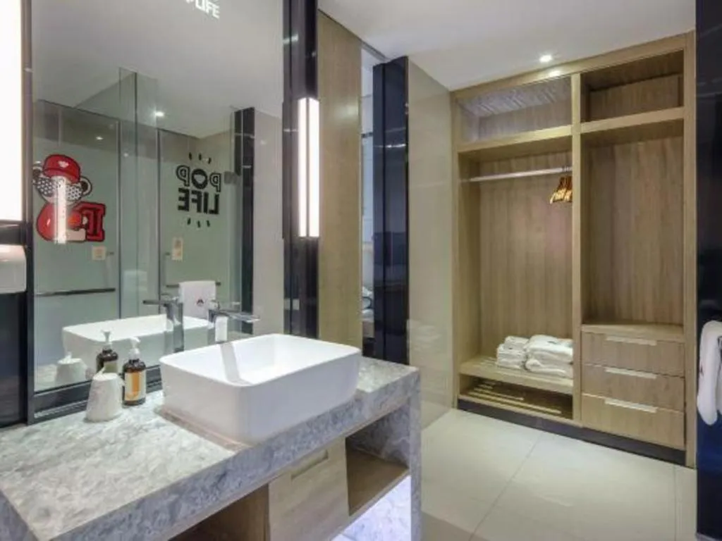 JTOUR Inn Yizhou Hechi College Pedestrian Street