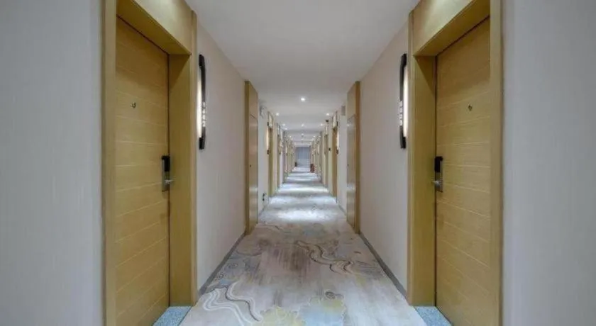 JTOUR Inn Yizhou Hechi College Pedestrian Street