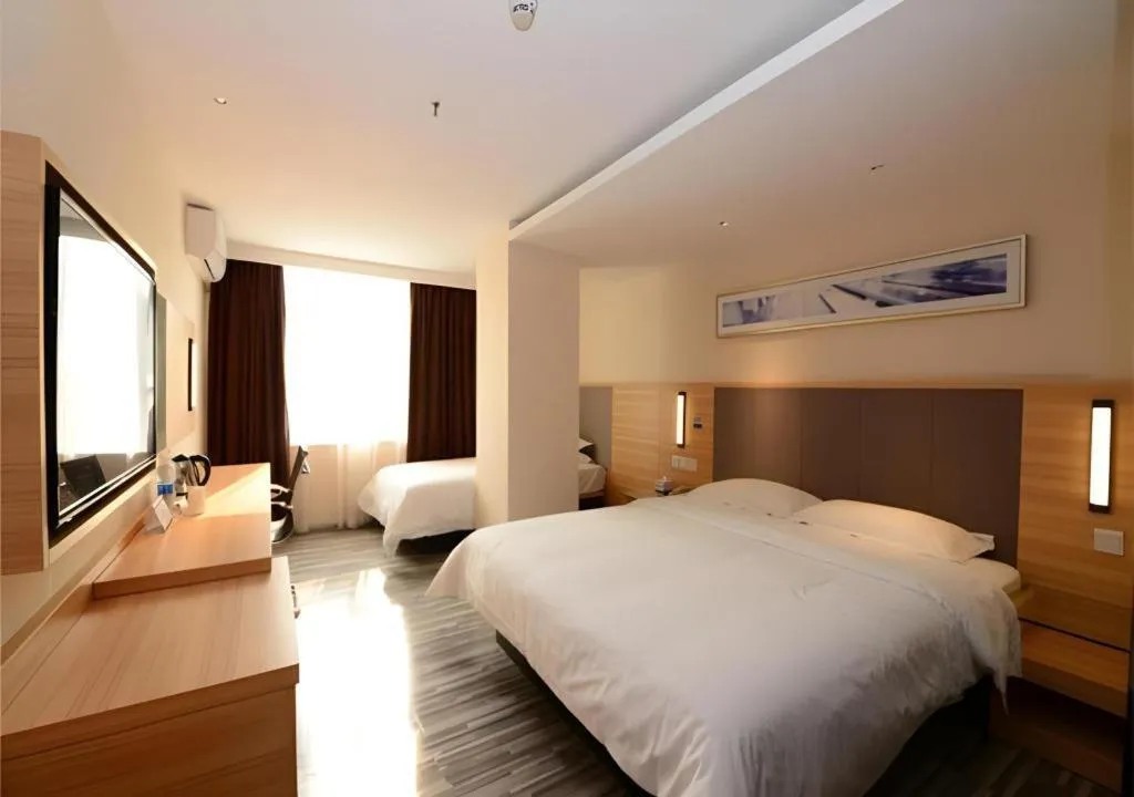 Bed in City Comfort Inn Shenzhen International Exhibition Center Tangwei Metro Station