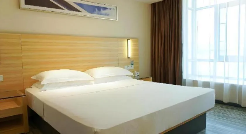 Bed in City Comfort Inn Shenzhen International Exhibition Center Tangwei Metro Station