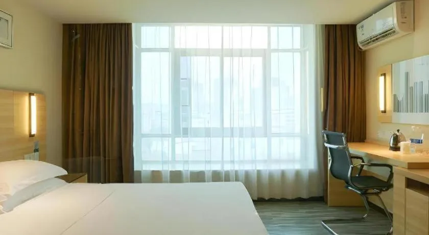 Bed in City Comfort Inn Shenzhen International Exhibition Center Tangwei Metro Station