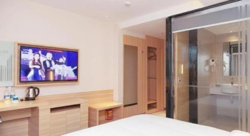 Bed in City Comfort Inn Shenzhen International Exhibition Center Tangwei Metro Station