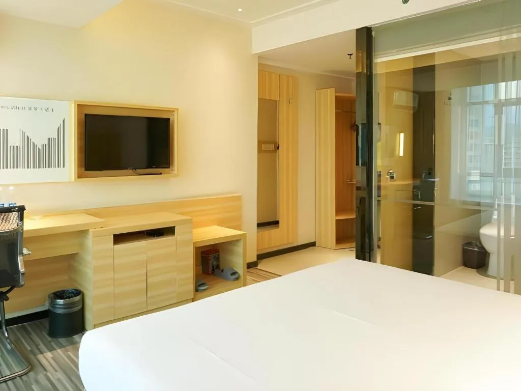 Bed in City Comfort Inn Shenzhen International Exhibition Center Tangwei Metro Station