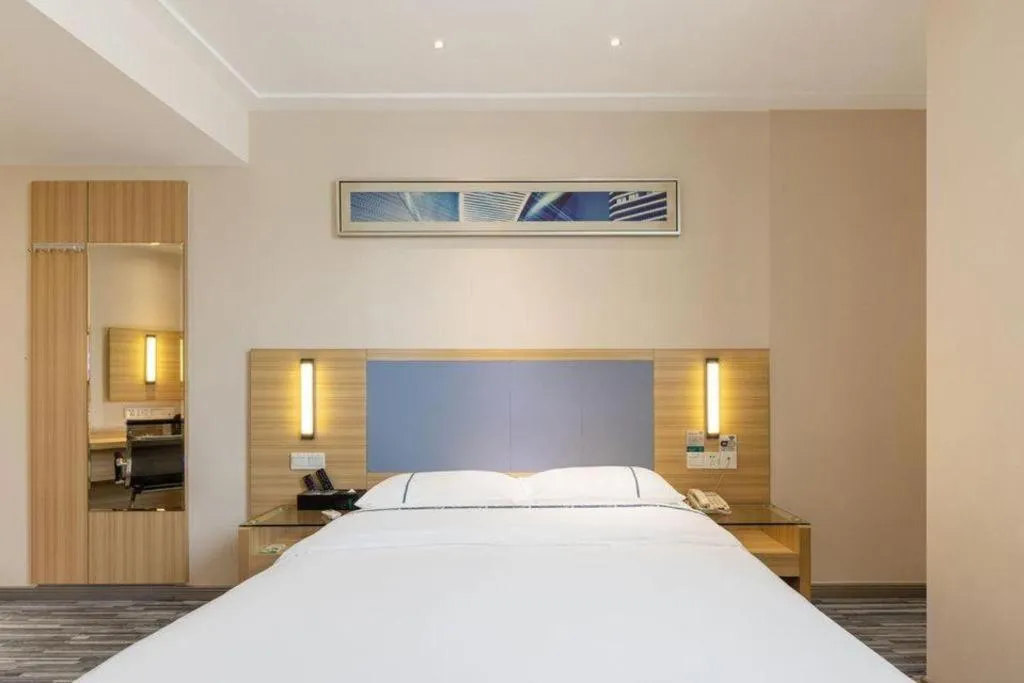 Bed in City Comfort Inn Shenzhen International Exhibition Center Tangwei Metro Station