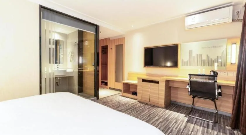 Bed in City Comfort Inn Shenzhen International Exhibition Center Tangwei Metro Station