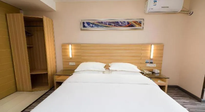 Bed in City Comfort Inn Wuhan Zhongnan Road Fujiaopo