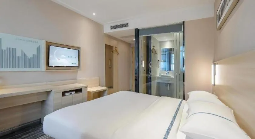 Bed in City Comfort Inn Guangzhou Renhe Metro Station Huatong Plaza