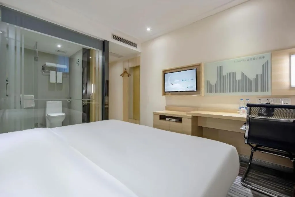 Bed in City Comfort Inn Guangzhou Renhe Metro Station Huatong Plaza