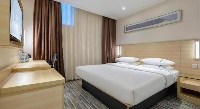 Bed in City Comfort Inn Guangzhou Renhe Metro Station Huatong Plaza
