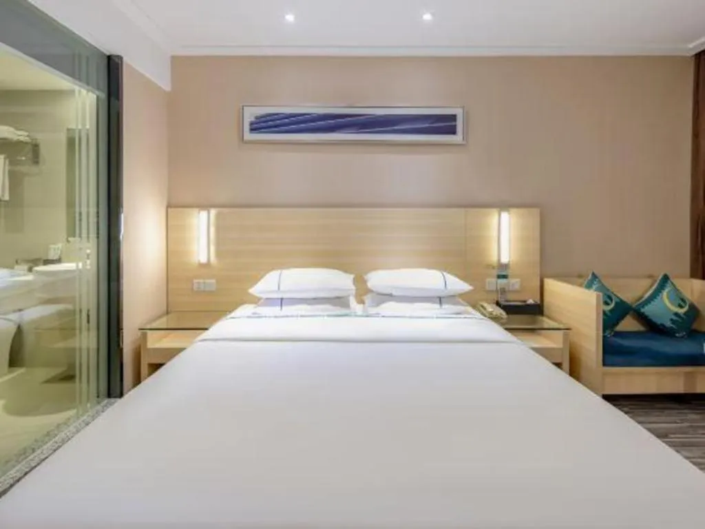 Bed in City Comfort Inn Guangzhou Renhe Metro Station Huatong Plaza